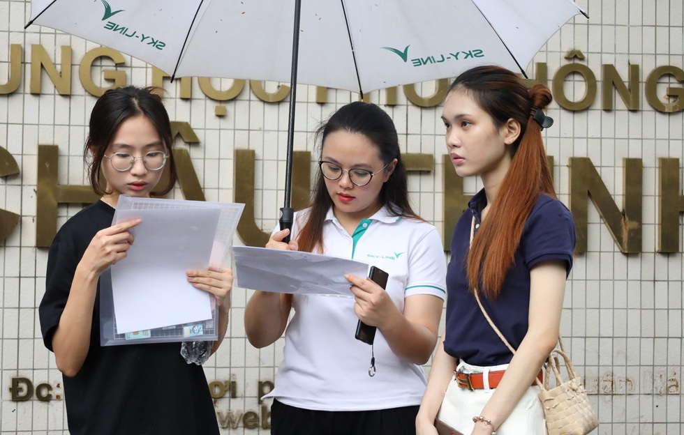 Trước kỳ thi THPT: Nhiều phụ huynh Đ&agrave; Nẵng nghỉ l&agrave;m, đồng h&agrave;nh c&ugrave;ng con - Ảnh 7.