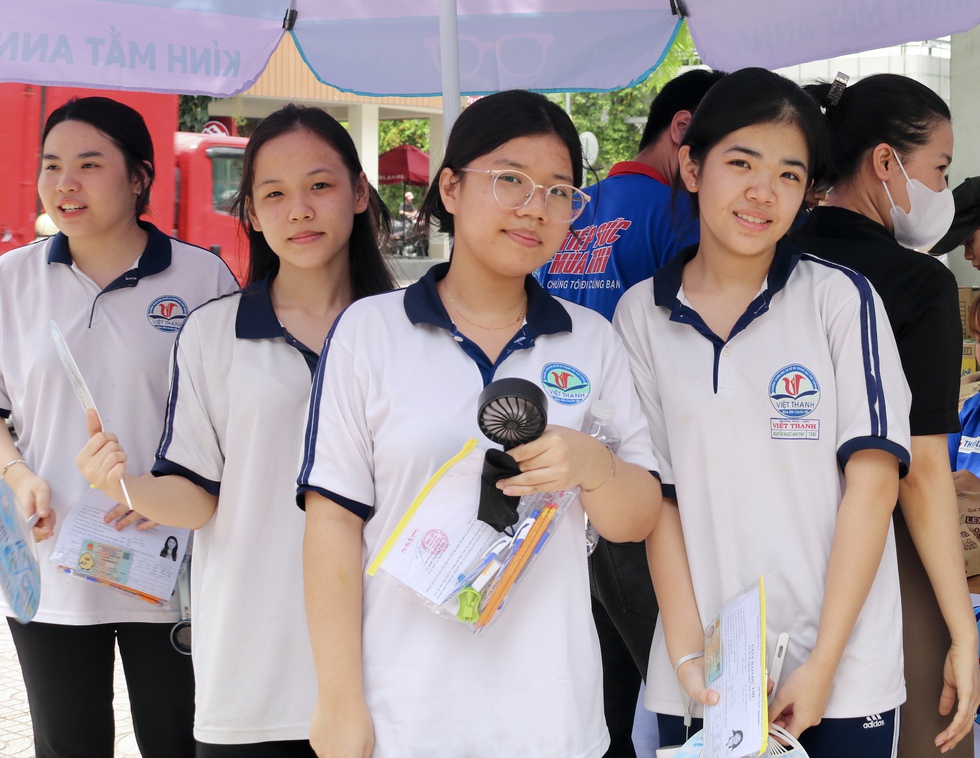 Thức trắng đ&ecirc;m &ocirc;n b&agrave;i, sợ ngủ qu&ecirc;n: Những nỗi lo của th&iacute; sinh trước giờ G  - Ảnh 3.