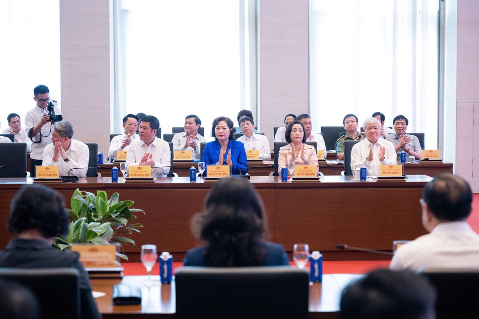 Cuộc gặp mặt đặc biệt của Chủ tịch Quốc hội và Thủ tướng với báo chí - Ảnh 4.
