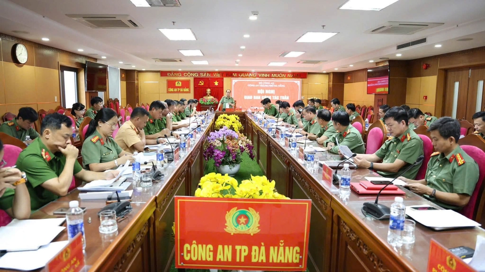 Thiếu tướng Nguyễn Hữu Hợp: Mạnh tay truy qu&eacute;t h&agrave;ng giả, ma t&uacute;y trong m&ugrave;a lễ hội- Ảnh 2.