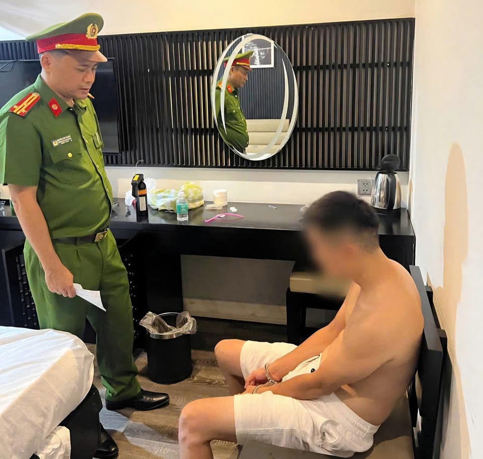 Thiếu tướng Nguyễn Hữu Hợp: Mạnh tay truy qu&eacute;t h&agrave;ng giả, ma t&uacute;y trong m&ugrave;a lễ hội- Ảnh 3.