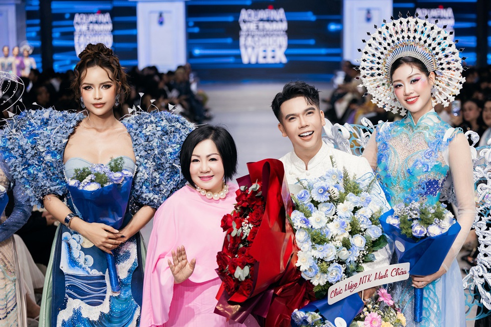 L&acirc;m Kh&aacute;nh Chi t&igrave;nh tứ b&ecirc;n trai trẻ đến ch&uacute;c mừng &lsquo;người quen&rsquo;- Ảnh 5.