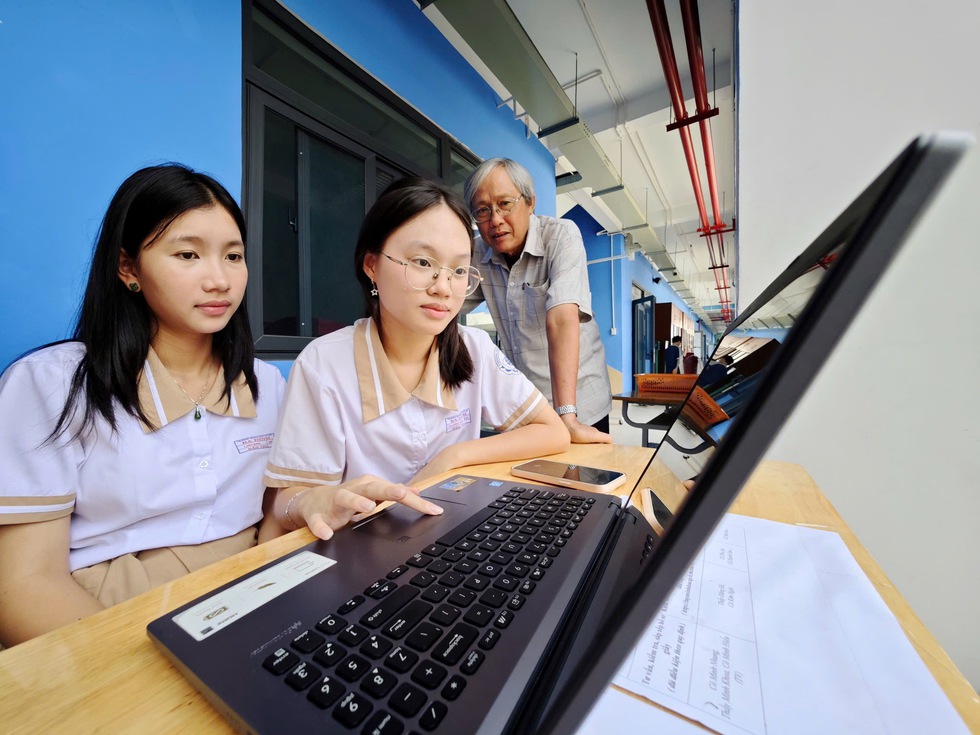 Sở GD-ĐT TP.HCM lý giải việc công bố điểm chuẩn lớp 10 đại trà sau chuyên và tích hợp- Ảnh 1.