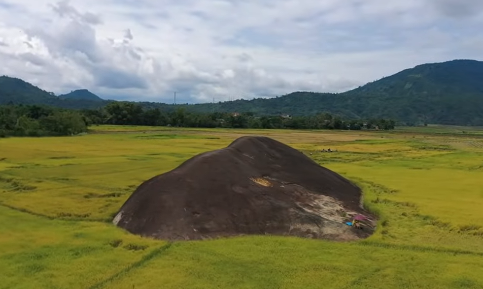 &lsquo;Chuyện t&igrave;nh&rsquo; voi đ&aacute; huyền b&iacute; ở T&acirc;y nguy&ecirc;n- Ảnh 7.