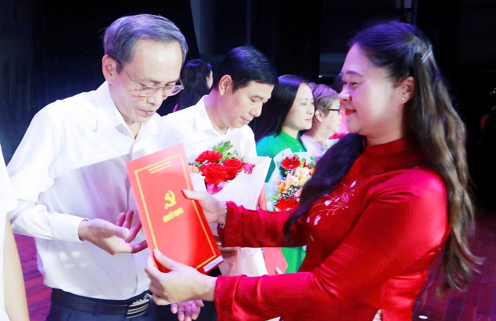 Phường trung tâm Đà Nẵng giảm 332 xuống 51 tổ dân phố,500 cán bộ thôi nhiệm vụ- Ảnh 4.