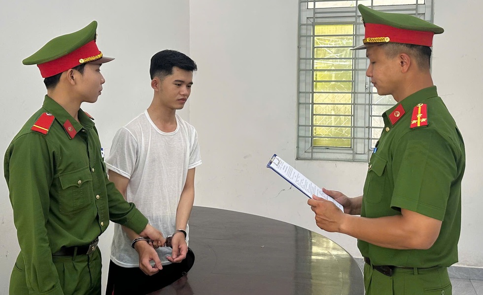 Đ&agrave; Nẵng: Bắt quản l&yacute; qu&aacute;n nhậu chiếm đoạt gần 900 triệu đồng tiền doanh thu- Ảnh 1.