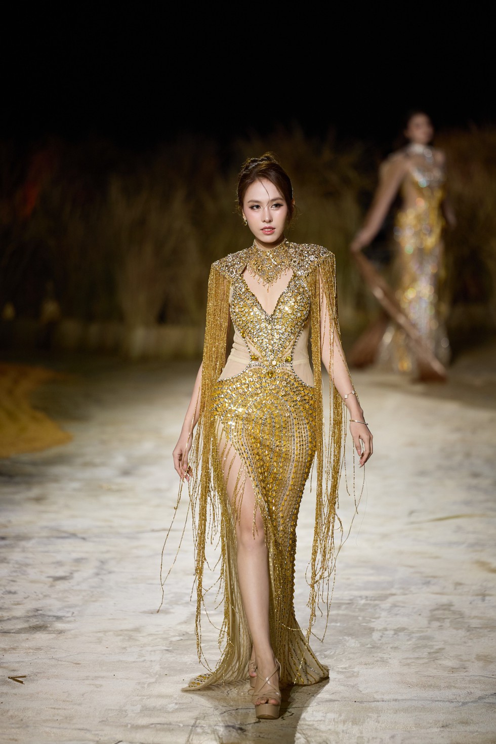 Hoa hậu Yến Nhi khoe vẻ quyến rũ ở tuổi 22- Ảnh 3.