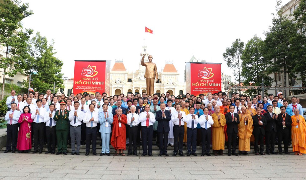 Tổng B&iacute; thư, Chủ tịch nước T&ocirc; L&acirc;m d&acirc;ng hoa tưởng nhớ Chủ tịch Hồ Ch&iacute; Minh- Ảnh 3.