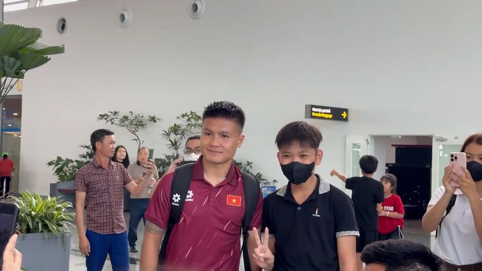 Đội tuyển Việt Nam h&aacute;o hức sang Th&aacute;i Lan chuẩn bị đấu Timor Leste: Khởi đầu h&agrave;nh tr&igrave;nh lịch sử! - Ảnh 1.