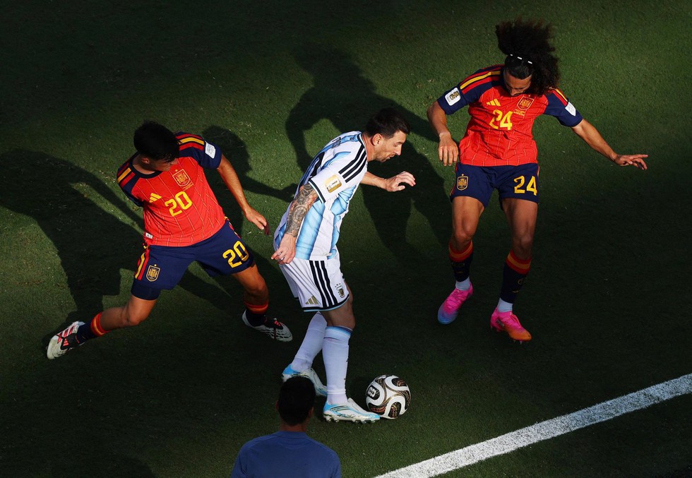 Tiếc cho Messi nhưng đ&uacute;ng với Argentina- Ảnh 1.