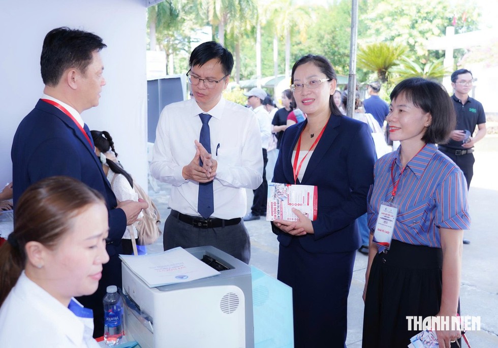 Sinh vi&ecirc;n Đ&agrave; Nẵng 'săn' hơn 8.700 cơ hội việc l&agrave;m ngay tại trường - Ảnh 5.