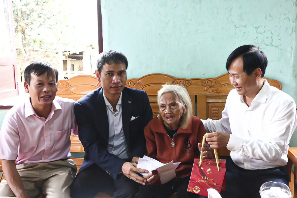 Hộ chính sách, người có công được tặng cây giống sâm Ngọc Linh trị giá 5,7 tỉ đồng- Ảnh 2.