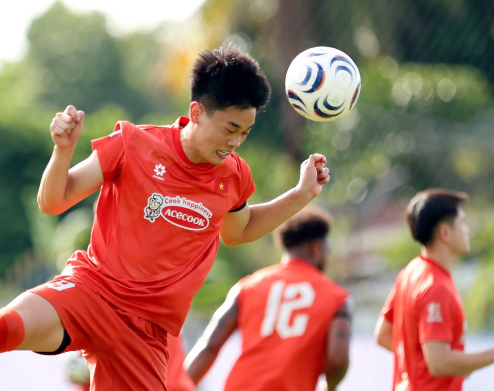 Đ&igrave;nh Bắc vẫn c&ograve;n &aacute;n treo gi&ograve; v&igrave; thẻ đỏ, tại sao vẫn được đ&aacute; ASEAN Cup 2026?- Ảnh 1.