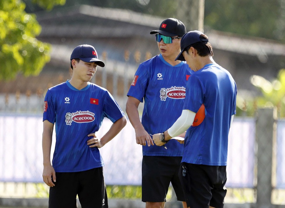 X&aacute;c định ch&iacute;nh thức 3 k&ecirc;nh ph&aacute;t ASEAN Cup: Kh&aacute;n giả Việt Nam thuận đủ đường, Xu&acirc;n Mạnh l&ecirc;n tiếng- Ảnh 2.
