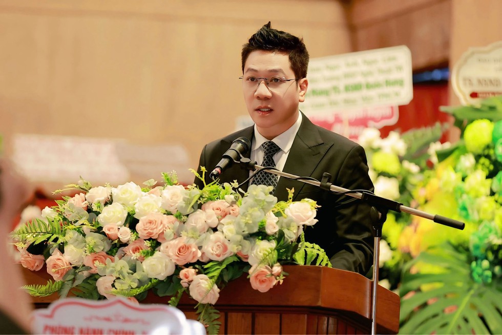 NSND Quốc Hưng trở th&agrave;nh Gi&aacute;m đốc Nhạc viện TP.HCM- Ảnh 1.
