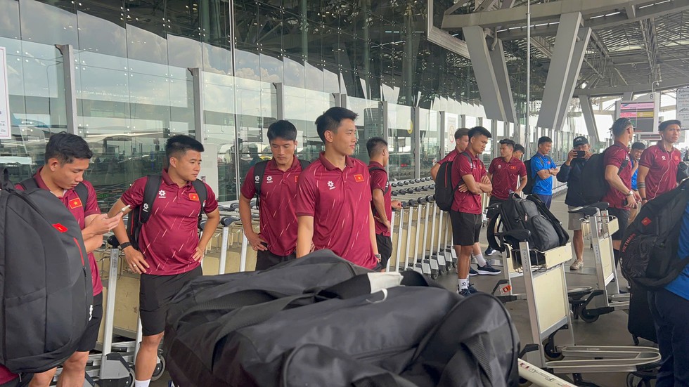 Đội tuyển Việt Nam rạng rỡ rời Th&aacute;i Lan về nước, h&agrave;nh tr&igrave;nh ra qu&acirc;n ASEAN Cup qu&aacute; mỹ m&atilde;n- Ảnh 3.