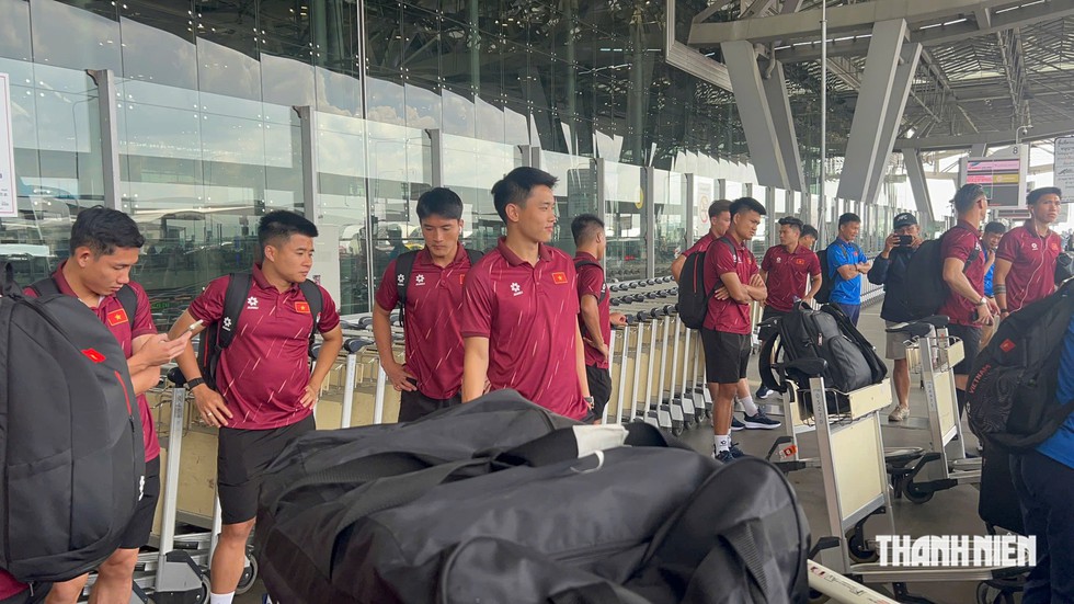 Đội tuyển Việt Nam rạng rỡ rời Th&aacute;i Lan về nước, h&agrave;nh tr&igrave;nh ra qu&acirc;n ASEAN Cup qu&aacute; mỹ m&atilde;n- Ảnh 2.