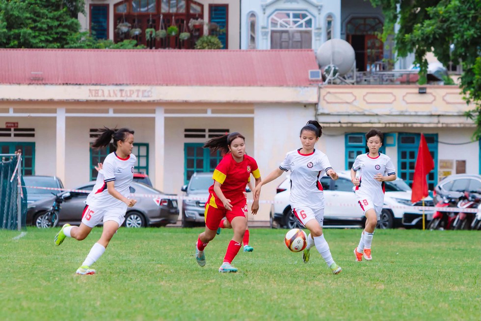 U.16 Sơn La thắng đậm U.16 TP.HCM - Ảnh 2.