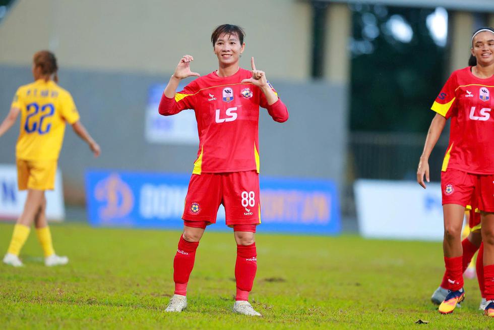 C&aacute;c đội tốp đầu đồng loạt gi&agrave;nh chiến thắng, giải v&ocirc; địch nữ quốc gia ng&agrave;y c&agrave;ng hay

- Ảnh 2.