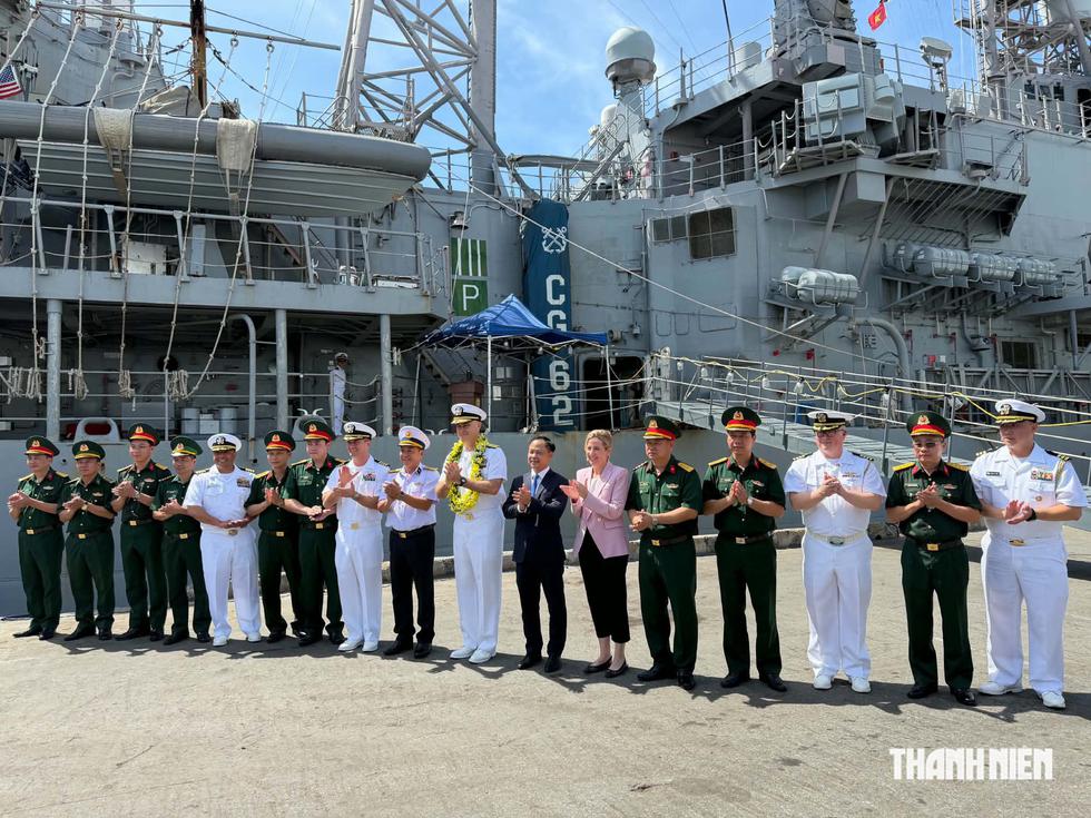 T&agrave;u s&acirc;n bay USS George Washington cập cảng Đ&agrave; Nẵng, bắt đầu chuyến thăm Việt Nam- Ảnh 8.