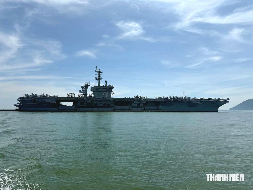 T&agrave;u s&acirc;n bay USS George Washington cập cảng Đ&agrave; Nẵng, bắt đầu chuyến thăm Việt Nam- Ảnh 1.