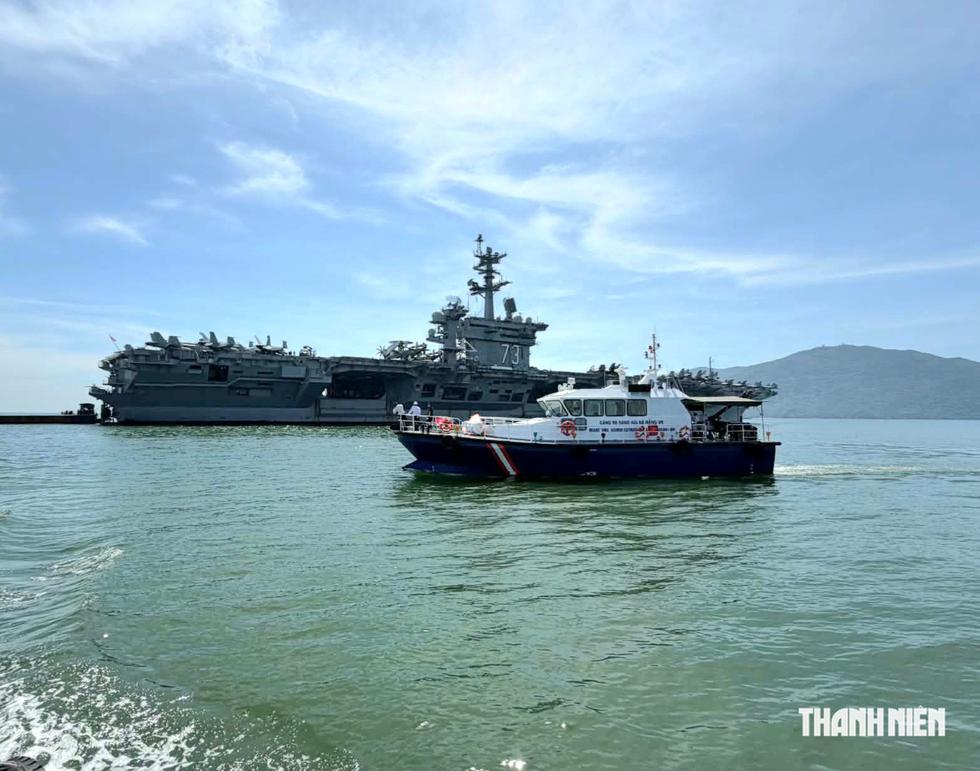 T&agrave;u s&acirc;n bay USS George Washington cập cảng Đ&agrave; Nẵng, bắt đầu chuyến thăm Việt Nam- Ảnh 7.