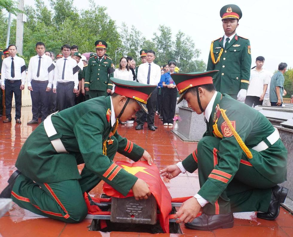 Đ&agrave; Nẵng: Truy điệu, an t&aacute;ng 4 h&agrave;i cốt liệt sĩ t&igrave;m thấy tại hang Đ&aacute; Sập- Ảnh 3.