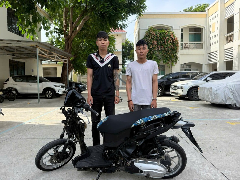 Bắt 2 thanh thiếu ni&ecirc;n chuy&ecirc;n 'săn' &ocirc; t&ocirc; kh&ocirc;ng kh&oacute;a cửa - Ảnh 1.