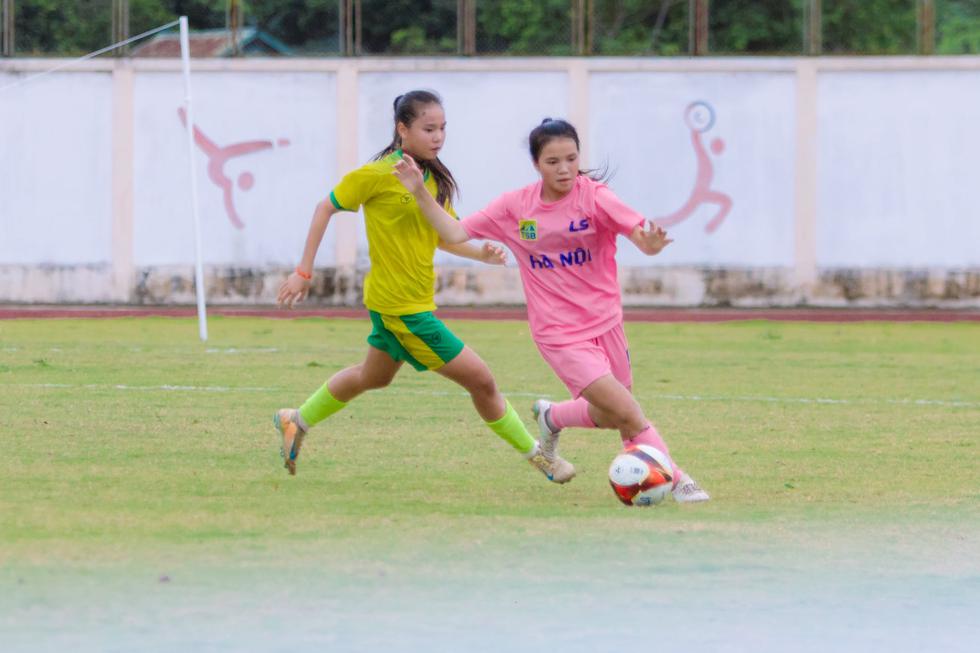 U.16 H&agrave; Nội gi&agrave;nh trọn 3 điểm, cuộc đua v&ocirc; địch trở n&ecirc;n hấp dẫn - Ảnh 2.