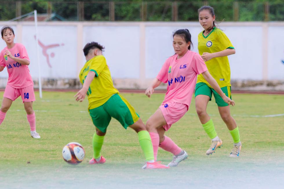 U.16 H&agrave; Nội gi&agrave;nh trọn 3 điểm, cuộc đua v&ocirc; địch trở n&ecirc;n hấp dẫn - Ảnh 1.