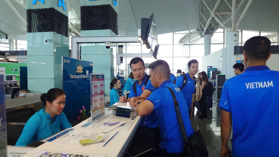 Đội tuyển Việt Nam khỏe khoắn l&ecirc;n đường sang Malaysia đ&aacute; b&aacute;n kết: Chiến đấu để chiến thắng!- Ảnh 4.
