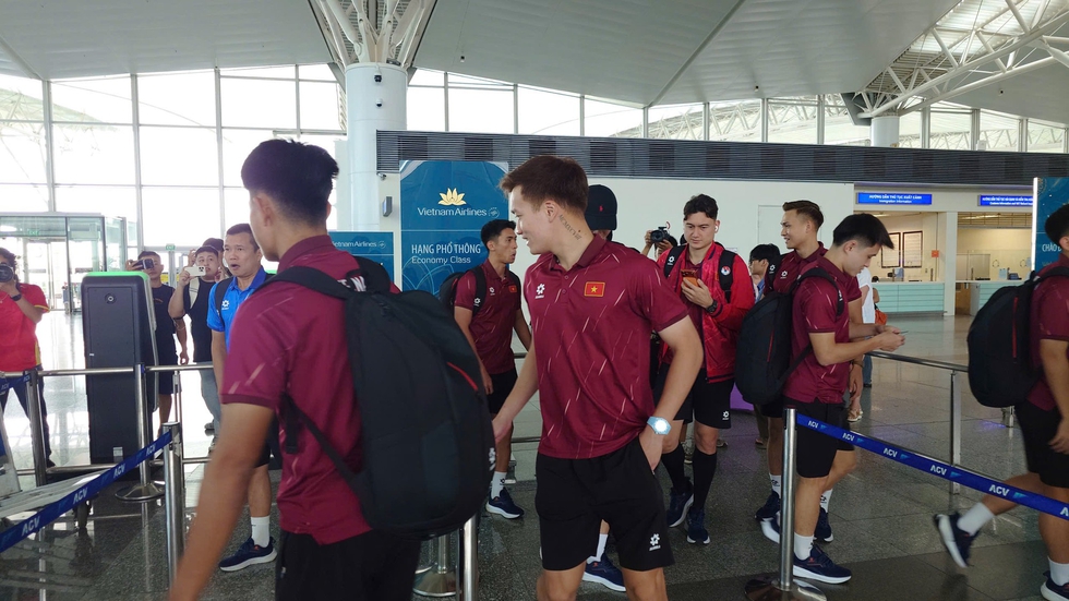 Đội tuyển Việt Nam khỏe khoắn l&ecirc;n đường sang Malaysia đ&aacute; b&aacute;n kết: Chiến đấu để chiến thắng!- Ảnh 2.