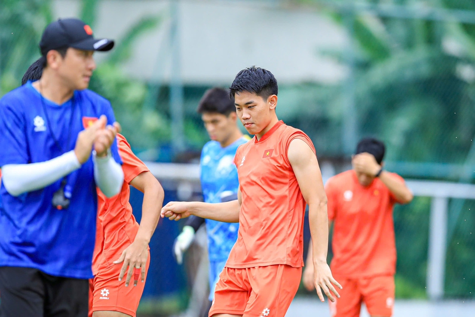 Anh h&ugrave;ng lao động Mai Đức Chung: 'Đội tuyển Việt Nam sẽ quật ng&atilde; Malaysia'- Ảnh 1.
