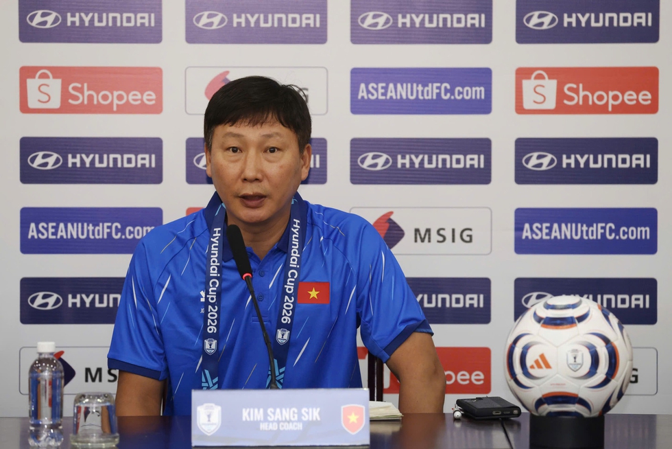 HLV Kim Sang-sik: &lsquo;Đội tuyển Việt Nam tuyệt đối kh&ocirc;ng chủ quan, quyết đ&aacute;nh bại Malaysia lần nữa&rsquo;- Ảnh 2.