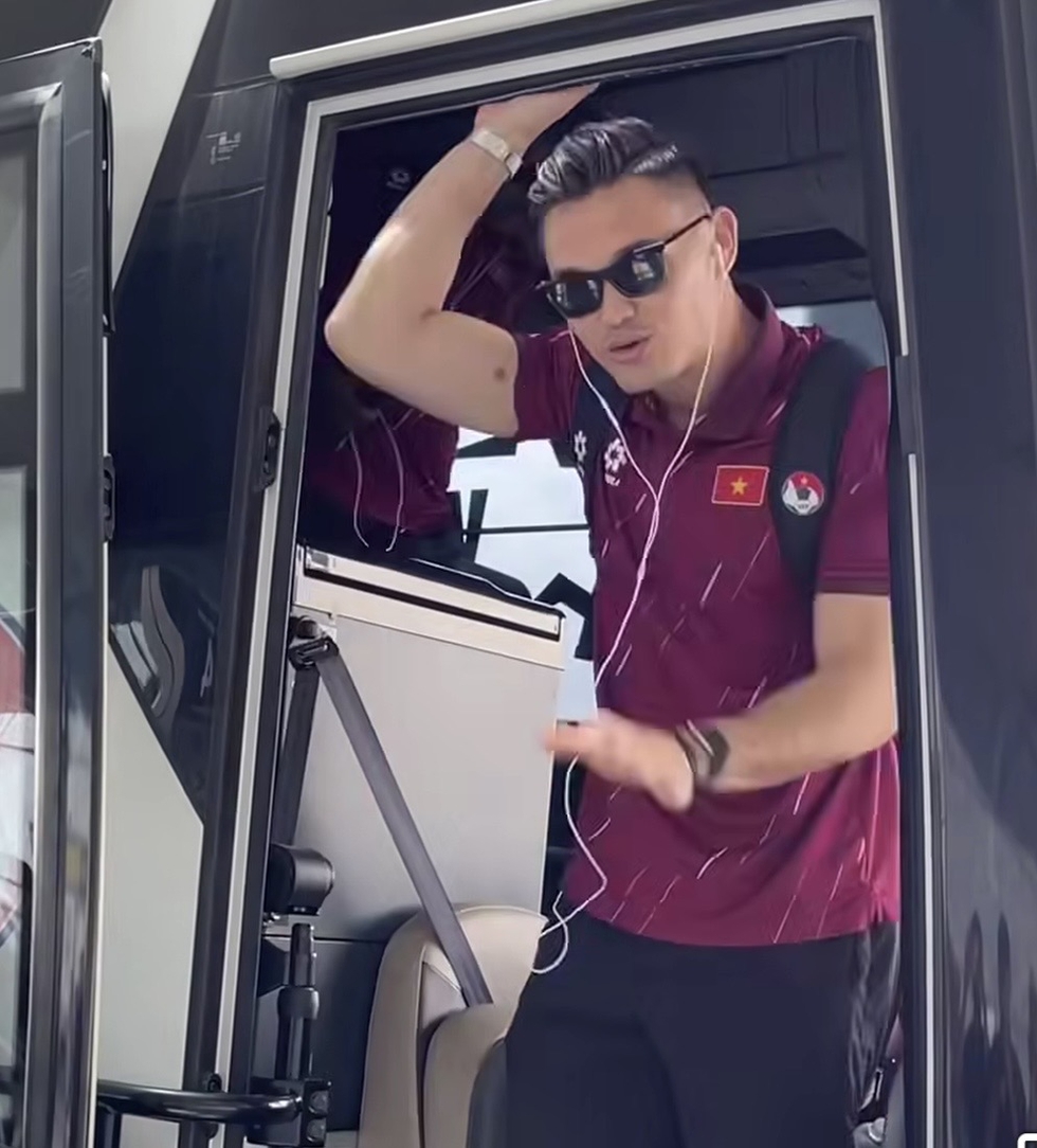 Xu&acirc;n Son v&agrave; L&ecirc; Giang Patrik &lsquo;chất lừ&rsquo; c&ugrave;ng đội tuyển Việt Nam sang Th&aacute;i Lan: Hứa hẹn lượt đi b&ugrave;ng nổ- Ảnh 4.