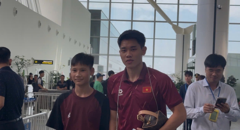 Xu&acirc;n Son v&agrave; L&ecirc; Giang Patrik &lsquo;chất lừ&rsquo; c&ugrave;ng đội tuyển Việt Nam sang Th&aacute;i Lan: Hứa hẹn lượt đi b&ugrave;ng nổ- Ảnh 8.