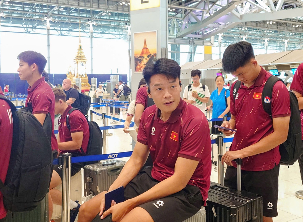 Đội tuyển Việt Nam hứng khởi rời Th&aacute;i Lan sau chiến thắng tuyệt vời: Trở về 'chảo lửa' Mỹ Đ&igrave;nh- Ảnh 2.