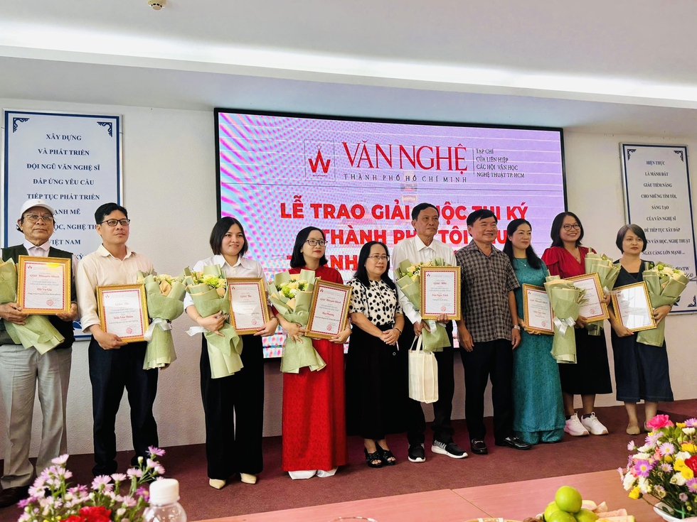 Cuộc thi k&yacute; Tạp ch&iacute; Văn nghệ TP.HCM kh&ocirc;ng c&oacute; giải nhất- Ảnh 3.