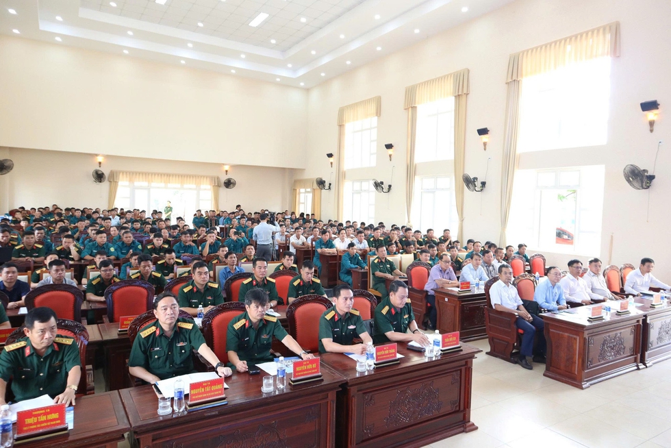 Đà Nẵng đào tạo lực lượng đặc biệt ứng phó bão lũ, cứu người vùng cô lập- Ảnh 1.
