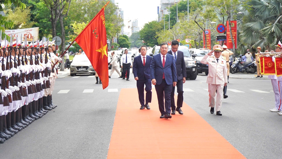 Công an Đà Nẵng đón nhận danh hiệu Anh hùng Lực lượng vũ trang nhân dân- Ảnh 1.
