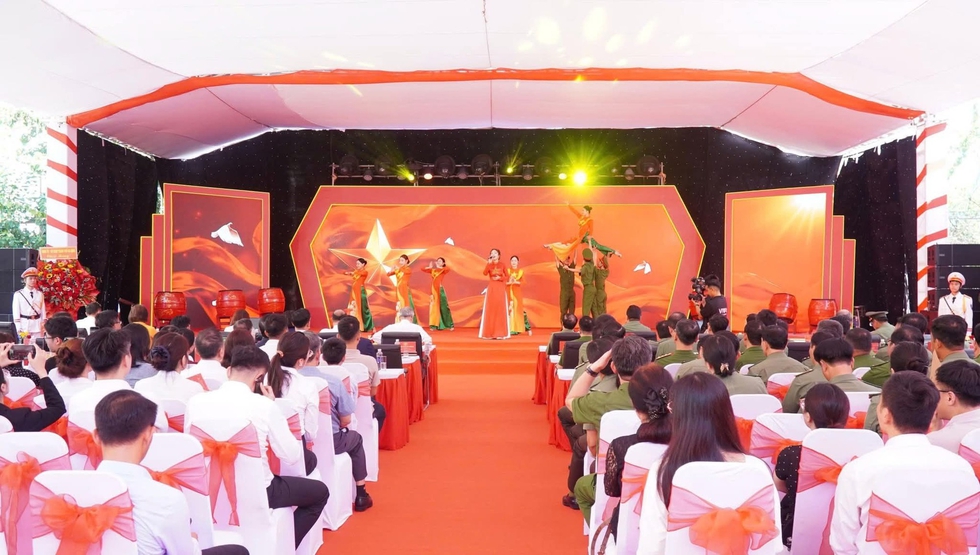 Hơn 573 tỉ đồng x&acirc;y nh&agrave; ở cho c&aacute;n bộ, chiến sĩ C&ocirc;ng an Đ&agrave; Nẵng- Ảnh 1.