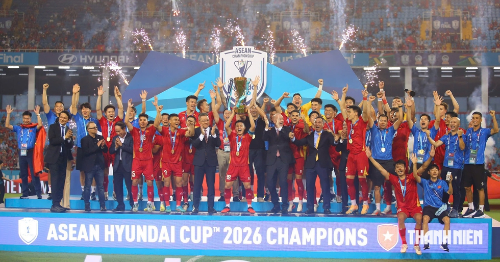 H&ograve;a h&uacute; v&iacute;a Th&aacute;i Lan, Việt Nam vẫn l&agrave;m n&ecirc;n lịch sử: Bảo vệ th&agrave;nh c&ocirc;ng chức v&ocirc; địch ASEAN Cup- Ảnh 1.