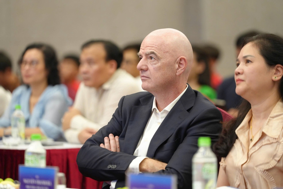 Chủ tịch FIFA tạm biệt si&ecirc;u s&acirc;n PVF, ra s&acirc;n bay l&ecirc;n chuy&ecirc;n cơ về nước: &lsquo;Việt Nam như nh&agrave; của t&ocirc;i&rsquo;- Ảnh 9.