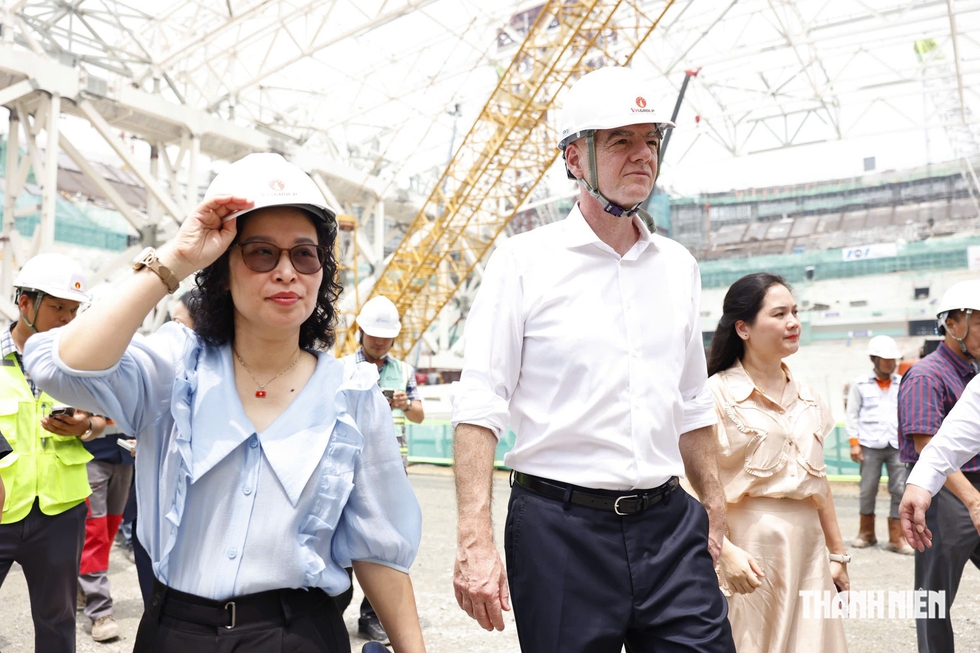 Chủ tịch FIFA tạm biệt si&ecirc;u s&acirc;n PVF, ra s&acirc;n bay l&ecirc;n chuy&ecirc;n cơ về nước: &lsquo;Việt Nam như nh&agrave; của t&ocirc;i&rsquo;- Ảnh 3.