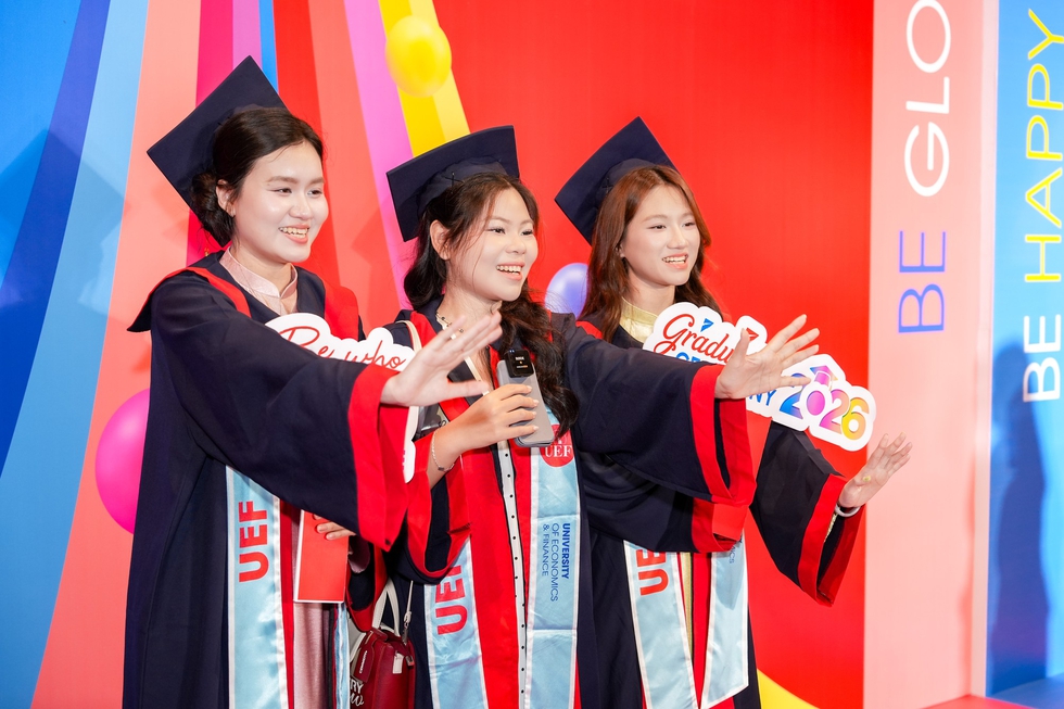 Nhiều sinh vi&ecirc;n tốt nghiệp sớm, đạt th&agrave;nh t&iacute;ch nổi bật về ngoại ngữ- Ảnh 1.