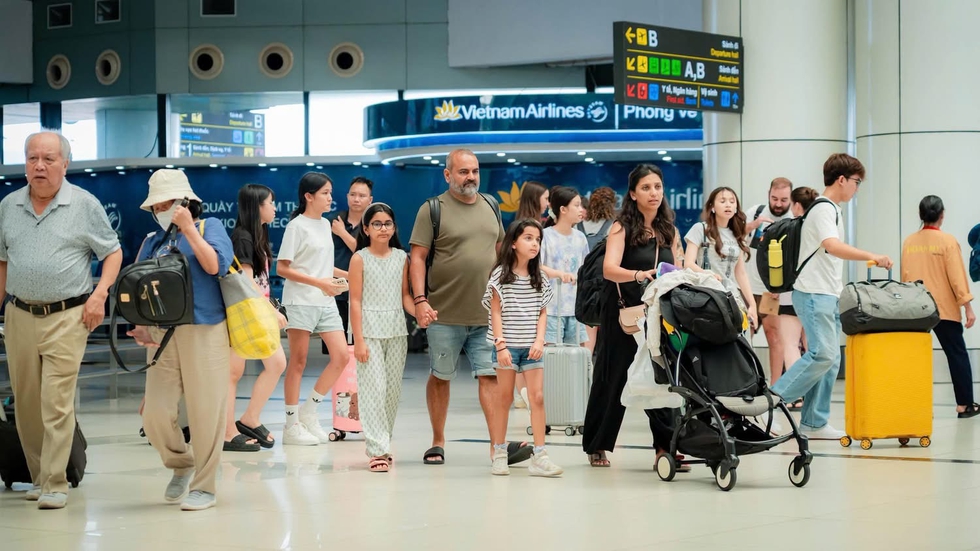 S&acirc;n bay Nội B&agrave;i đ&oacute;n hơn nửa triệu kh&aacute;ch dịp lễ 2.9- Ảnh 1.