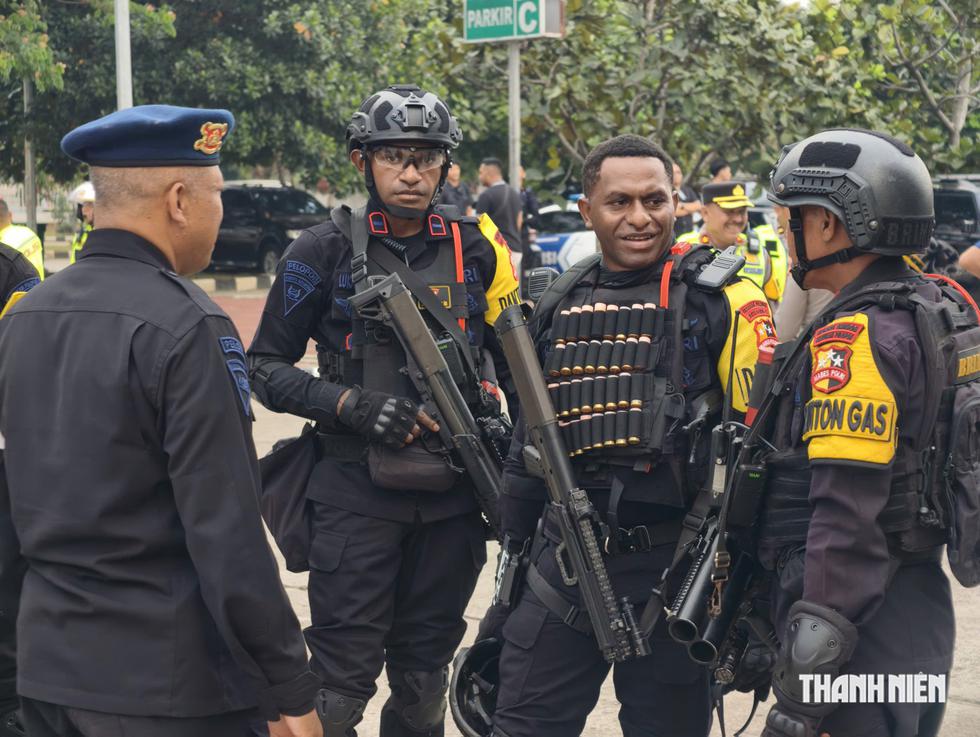 An ninh thắt chặt trận n&oacute;ng đấu đội tuyển Việt Nam, Indonesia điều xe bọc th&eacute;p v&agrave; khi&ecirc;n chống bạo động- Ảnh 1.