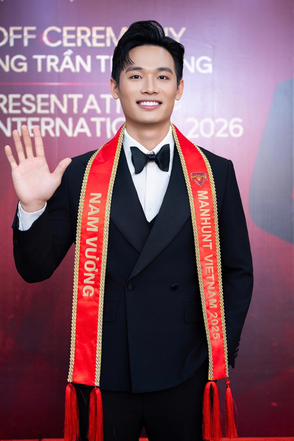 Ch&agrave;ng trai qu&ecirc; Ph&uacute; Thọ cao 1,86 m thi Manhunt International- Ảnh 2.