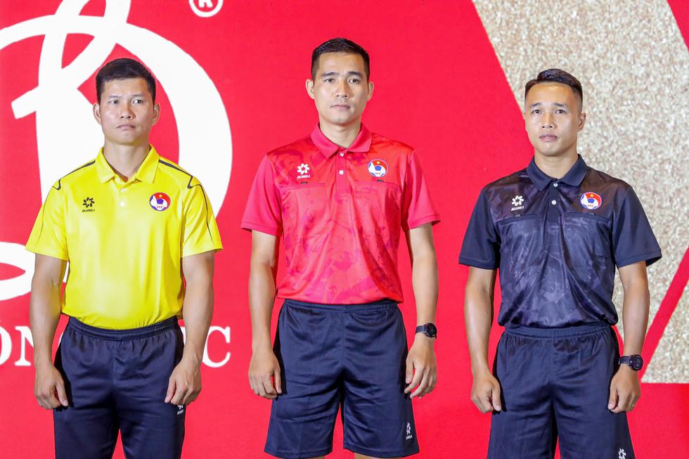 B&oacute;ng đ&aacute; Việt Nam v&agrave; VPF kho&aacute;c bộ nhận diện mới: Chuy&ecirc;n nghiệp v&agrave; đẳng cấp hơn- Ảnh 6.