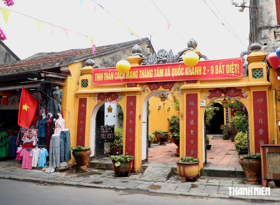 Phố cổ Hội An rợp cờ đỏ, du kh&aacute;ch chen ch&acirc;n check-in dịp Quốc kh&aacute;nh 2.9- Ảnh 12.